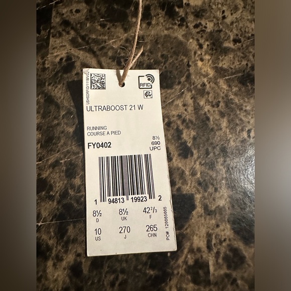 ADIDAS ULTRABOOST 21 BLACK WOMEN’S RUNNING SNEAKER WITH BOX. (10) - Picture 4 of 13